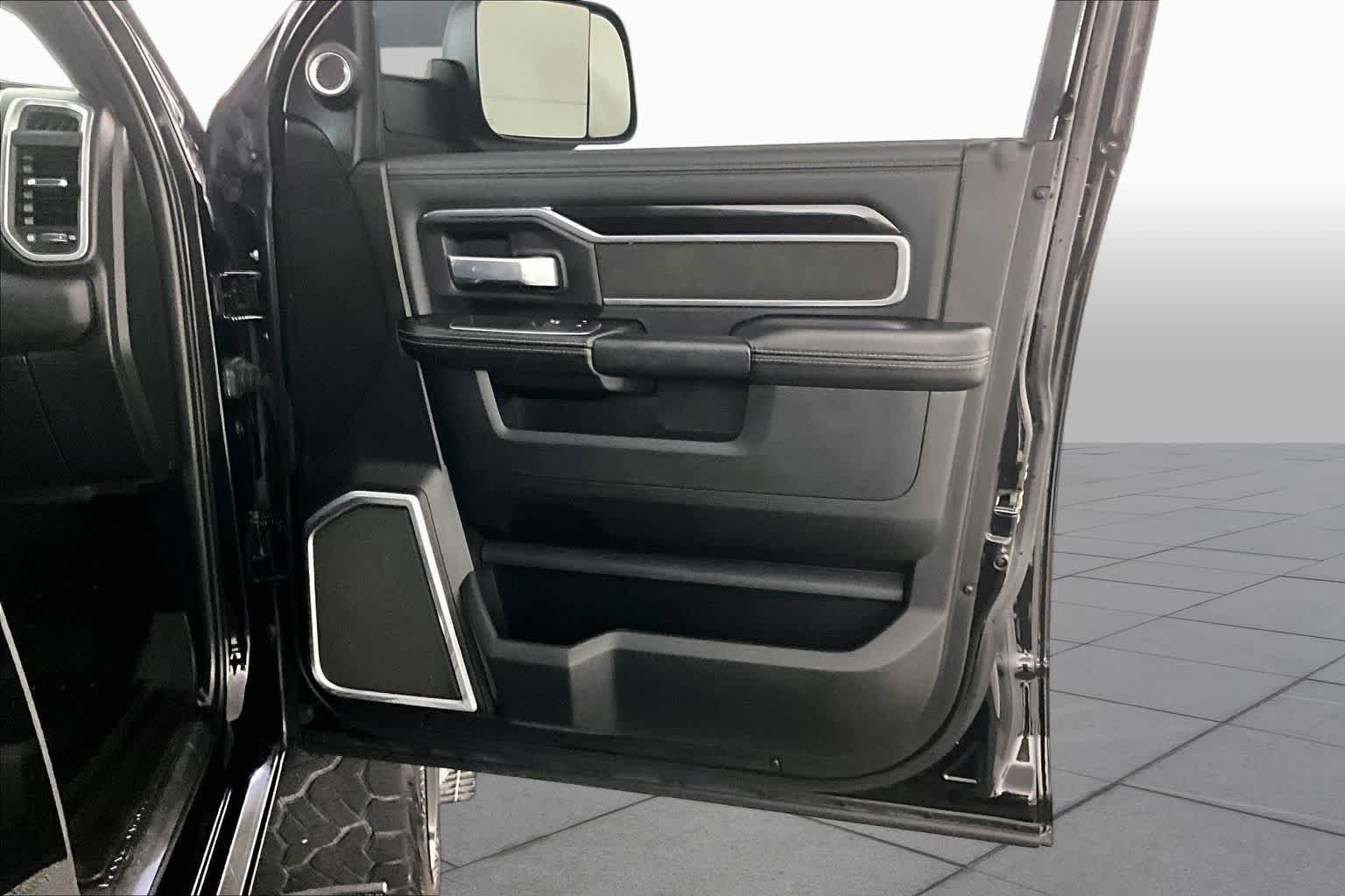 Used 2022 Diamond Black Crystal Pearlcoat Ram Laramie image 21