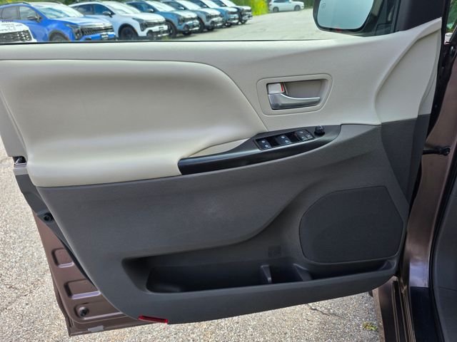 Used 2018 Walnut Toyota LE image 24