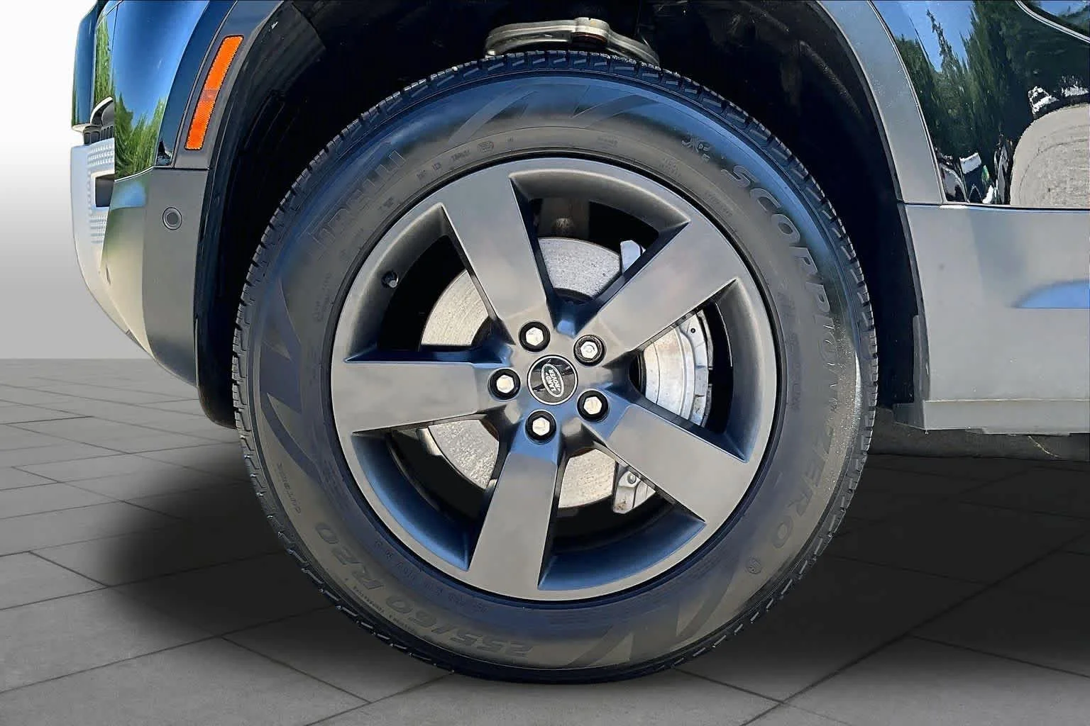 Used 2023 Santorini Black Metallic Land Rover SE image 11