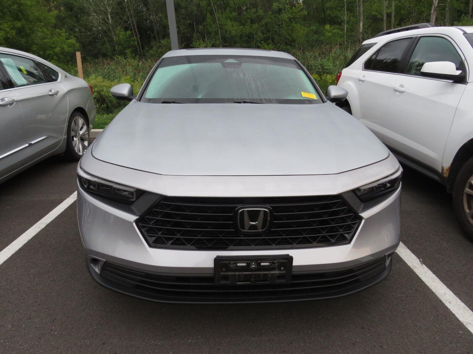 Used 2024 Solar Silver Metallic Honda EX image 4