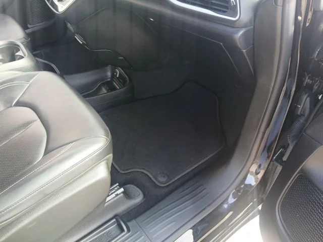 Used 2025 Black Chrysler Select image 26