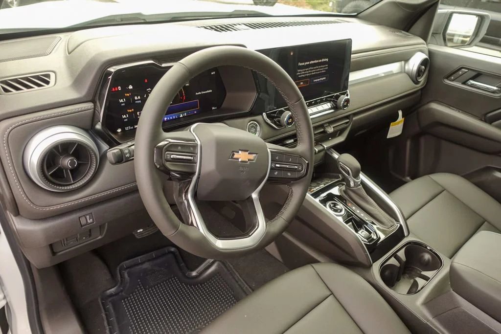2025 Chevrolet Colorado LT - Photo 11
