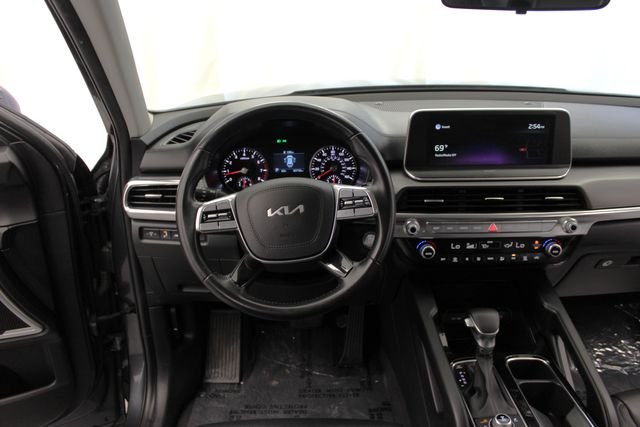 Used 2022 Gravity Gray Kia LX image 27