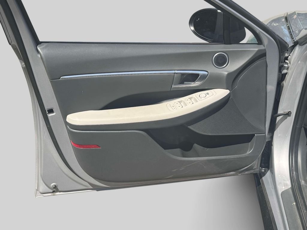 Used 2023 Silver Hyundai SEL image 15