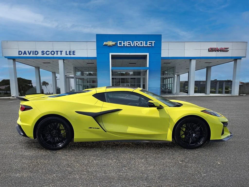 Used 2023 Accelerate Yellow Metallic Chevrolet 2LZ image 8