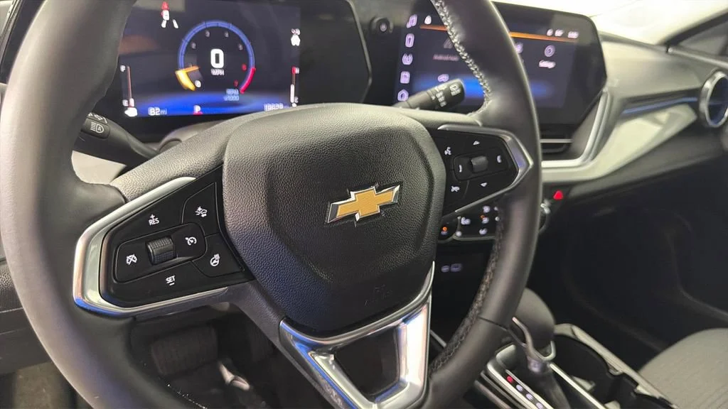 Used 2025 Summit White Chevrolet LT image 22