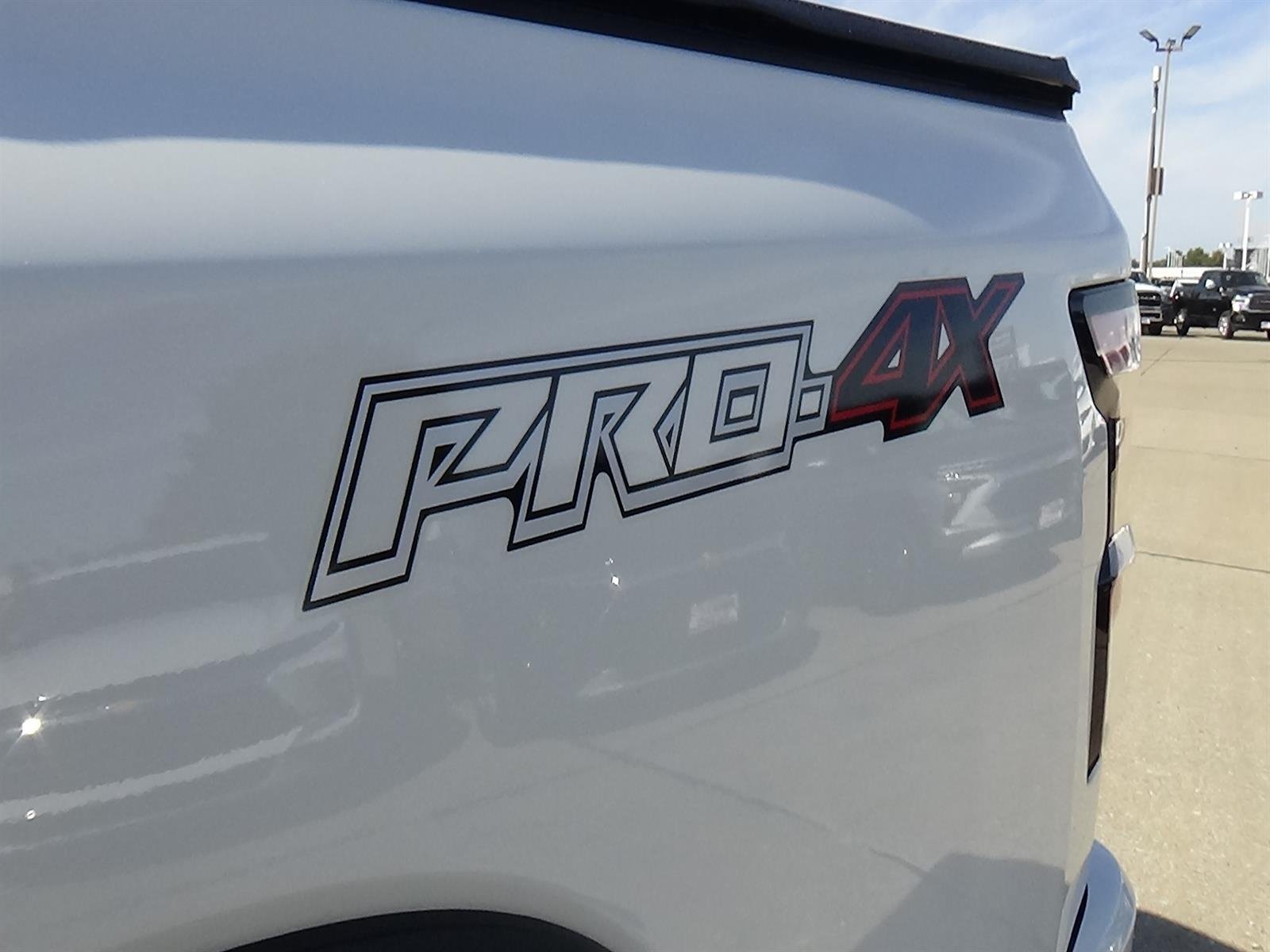 Used 2026 Glacier White (qak) Nissan PRO-4X image 10