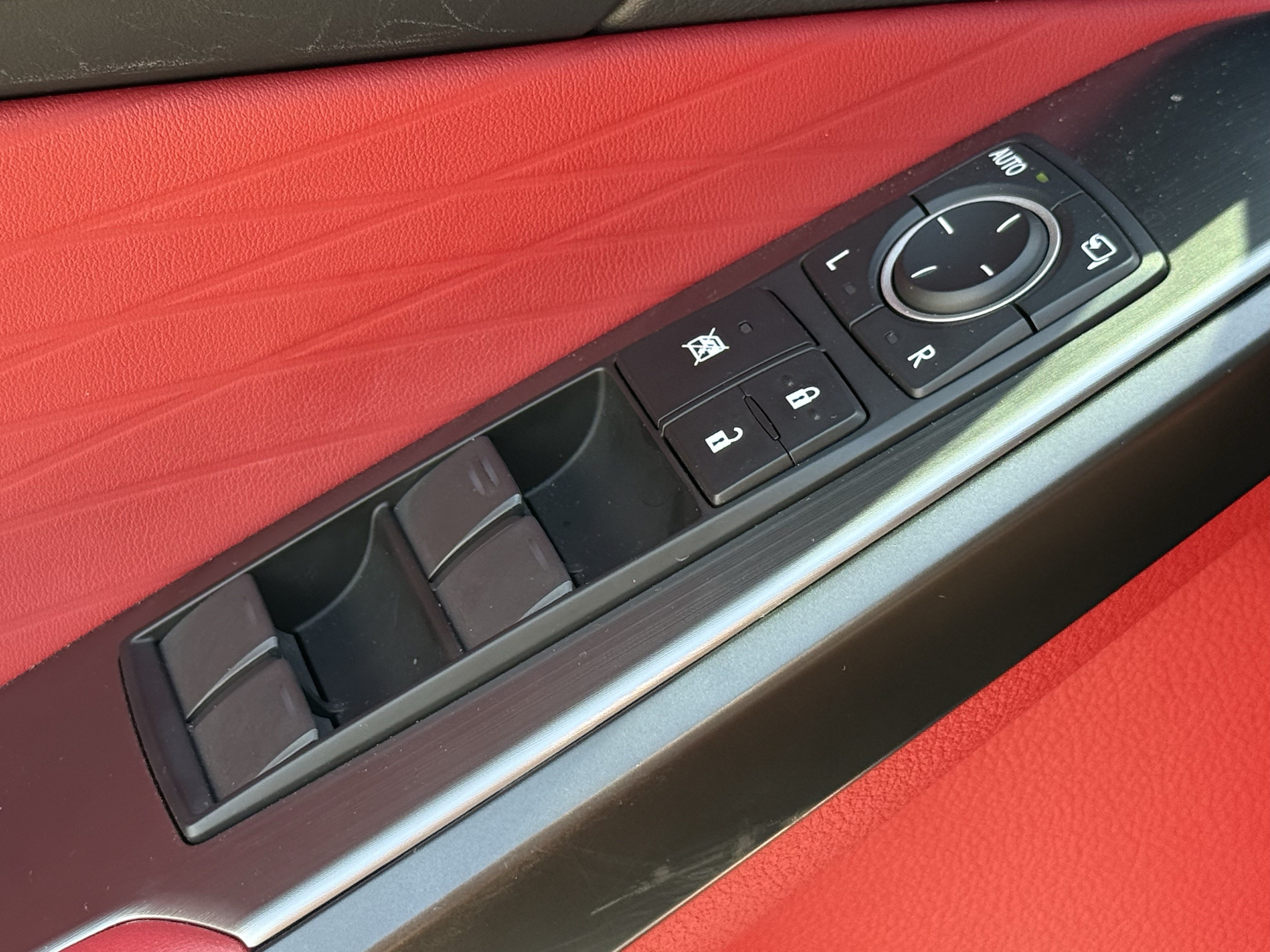 Used 2025  Lexus  image 26