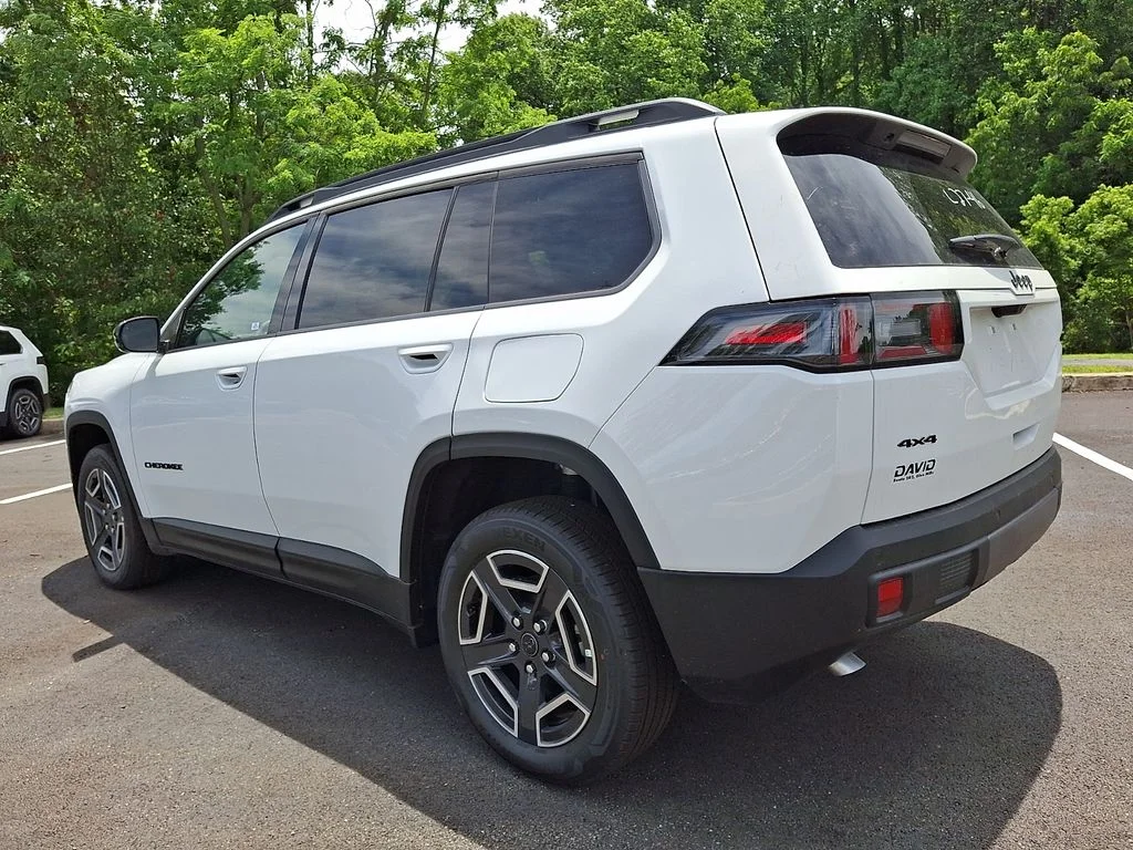 New 2026 Bright White Clear-Coat Exterior Paint Jeep Limited image 3