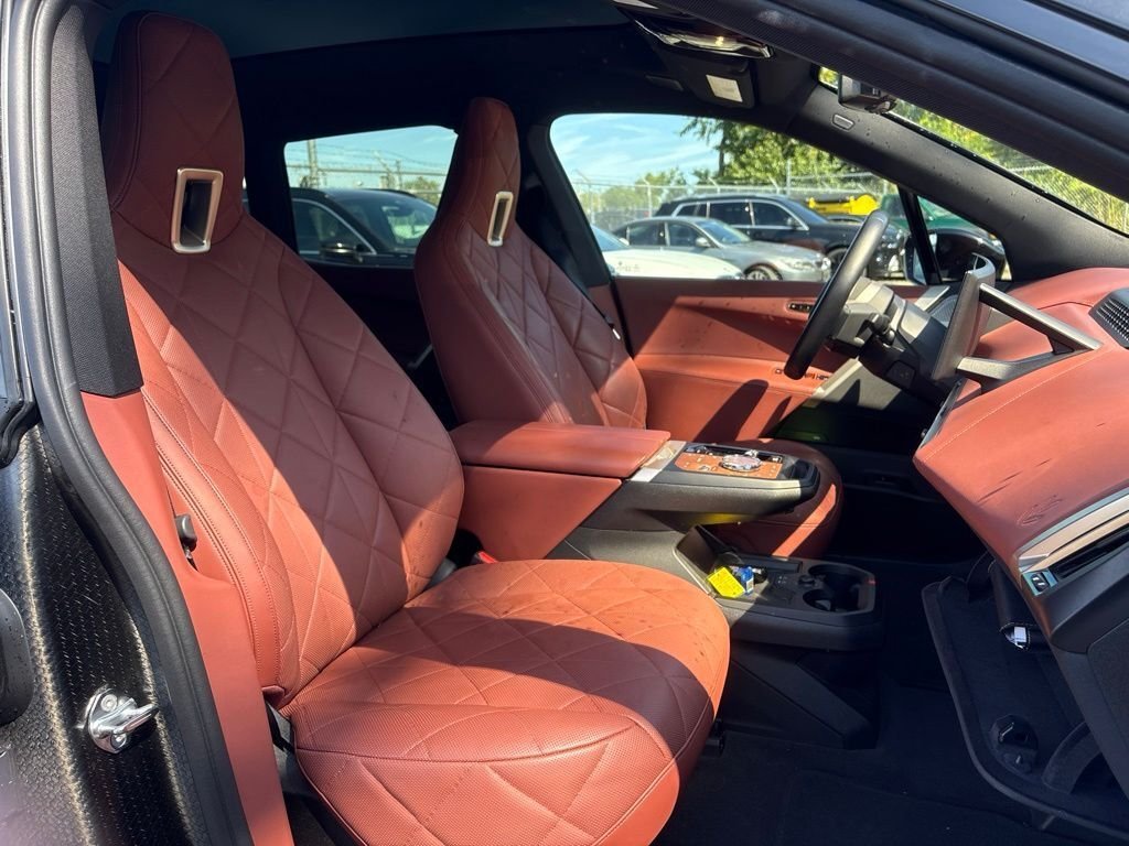 Used 2023 Black BMW M60 image 17
