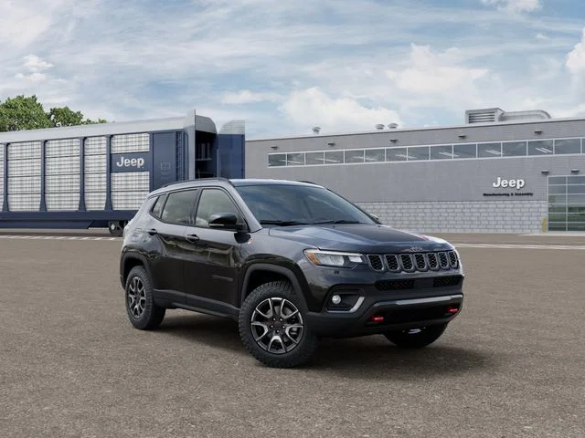 New 2026 Diamond Black Crystal Pearl-Coat Exterior Paint Jeep Trailhawk image 6