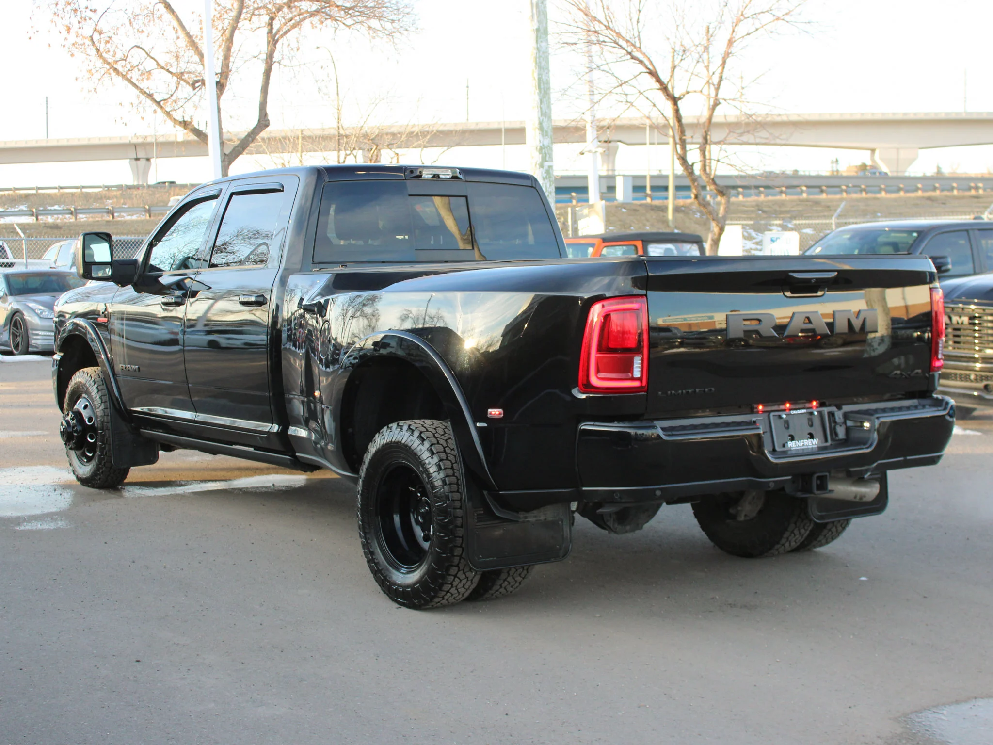 Certified Used 2025 Black RAM Limited * No Accidents | Cummins Diesel | Night Edition | 5th Wheel & Gooseneck | Apple CarPlay image 14