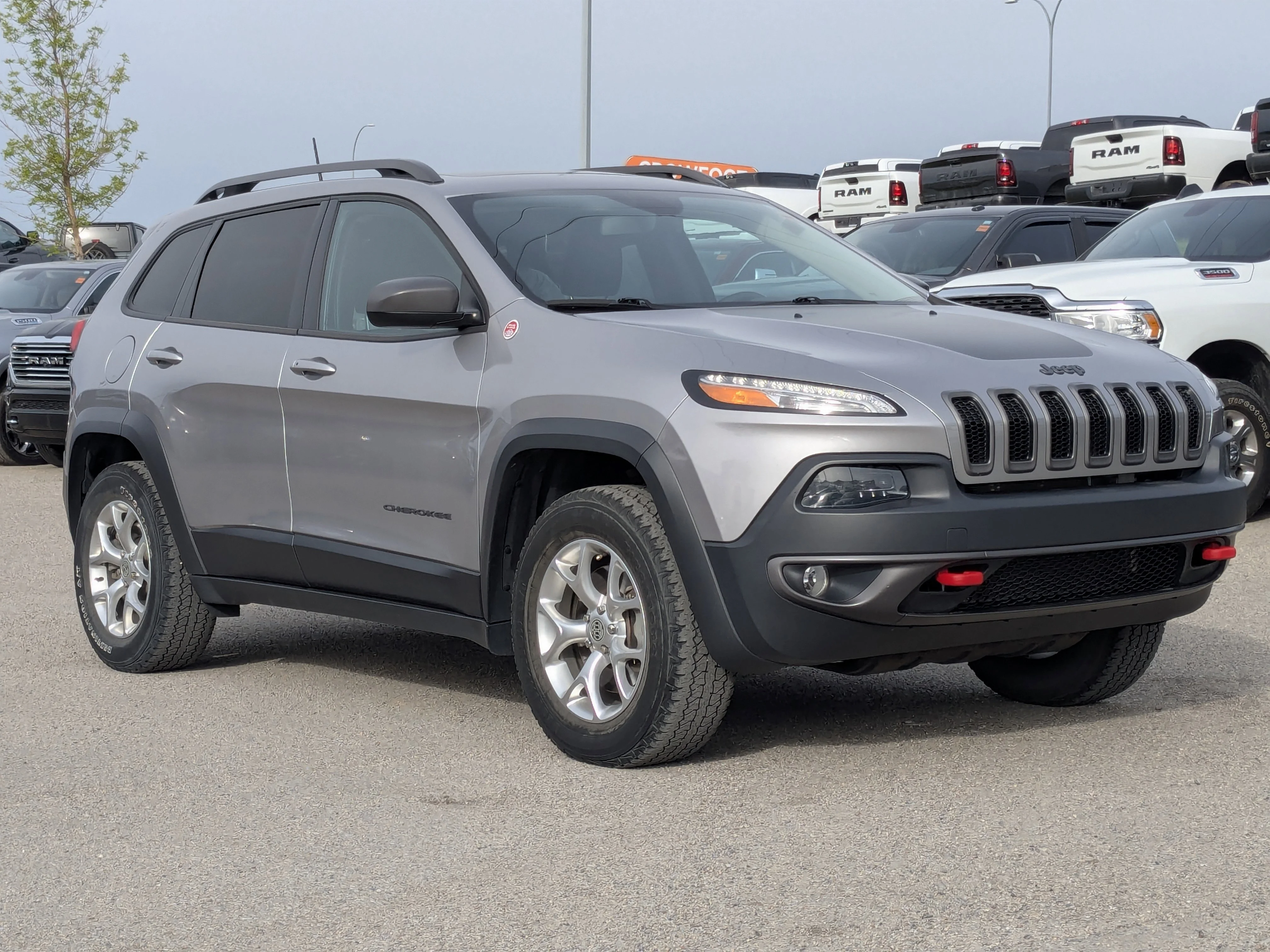 Used 2018 Grey Jeep Trailhawk - Cold Weather Pkg - Comfort Grp - Command View Sunroof - Napa Leather & More image 2