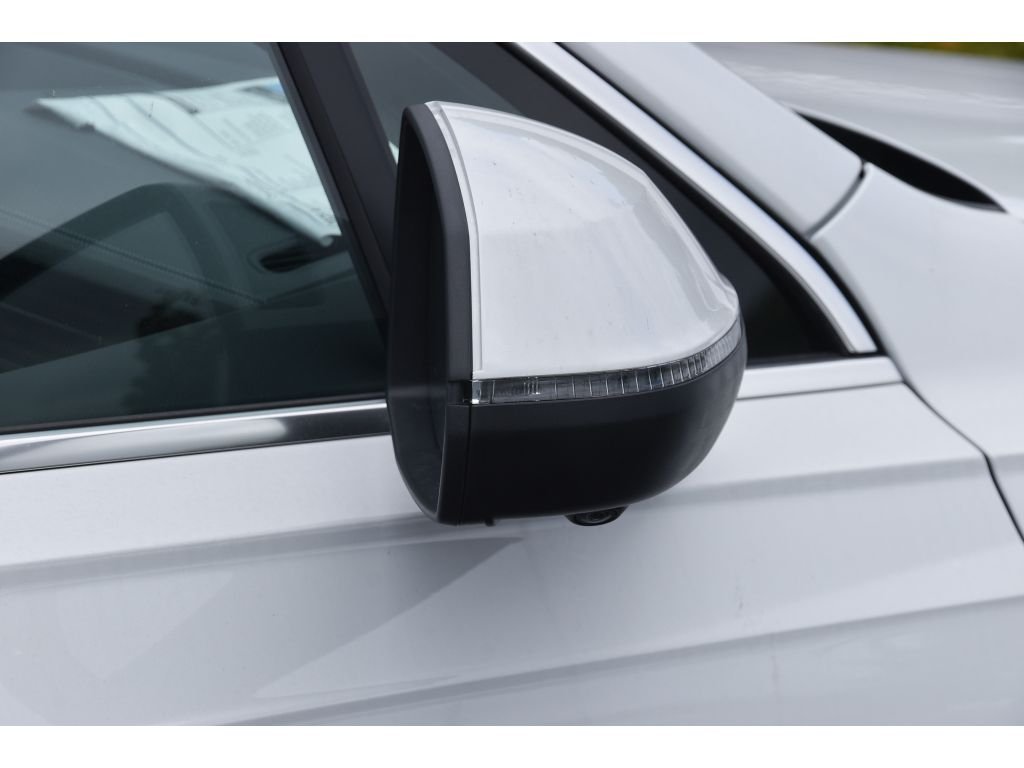 Used 2025 Whi Audi Premium Plus image 32