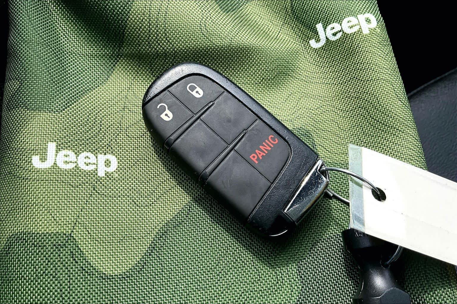 Used 2024 Bright White Clearcoat Jeep Latitude image 15
