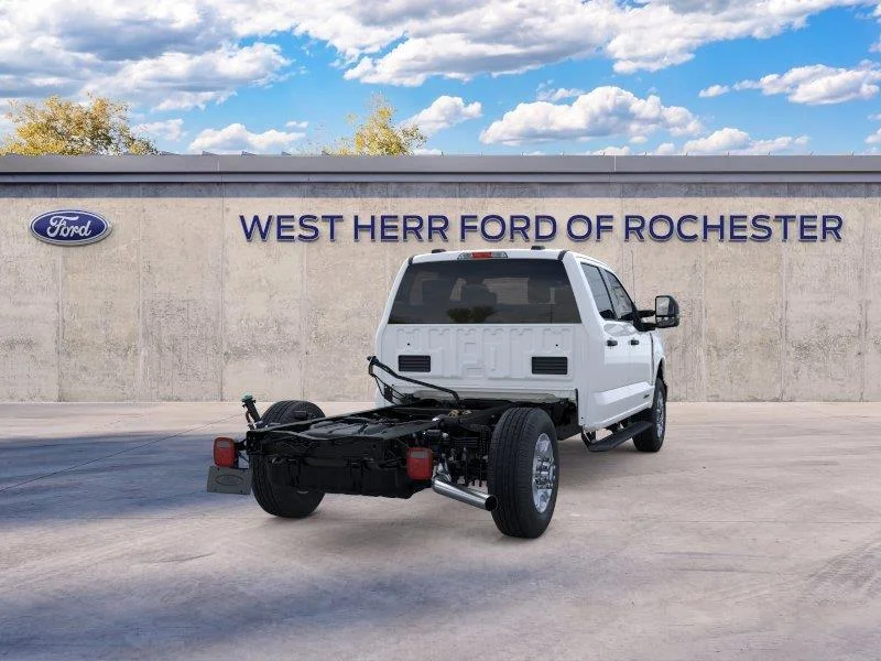 2026 Ford F-350 Super Duty Chassis Cab XLT - Photo 8