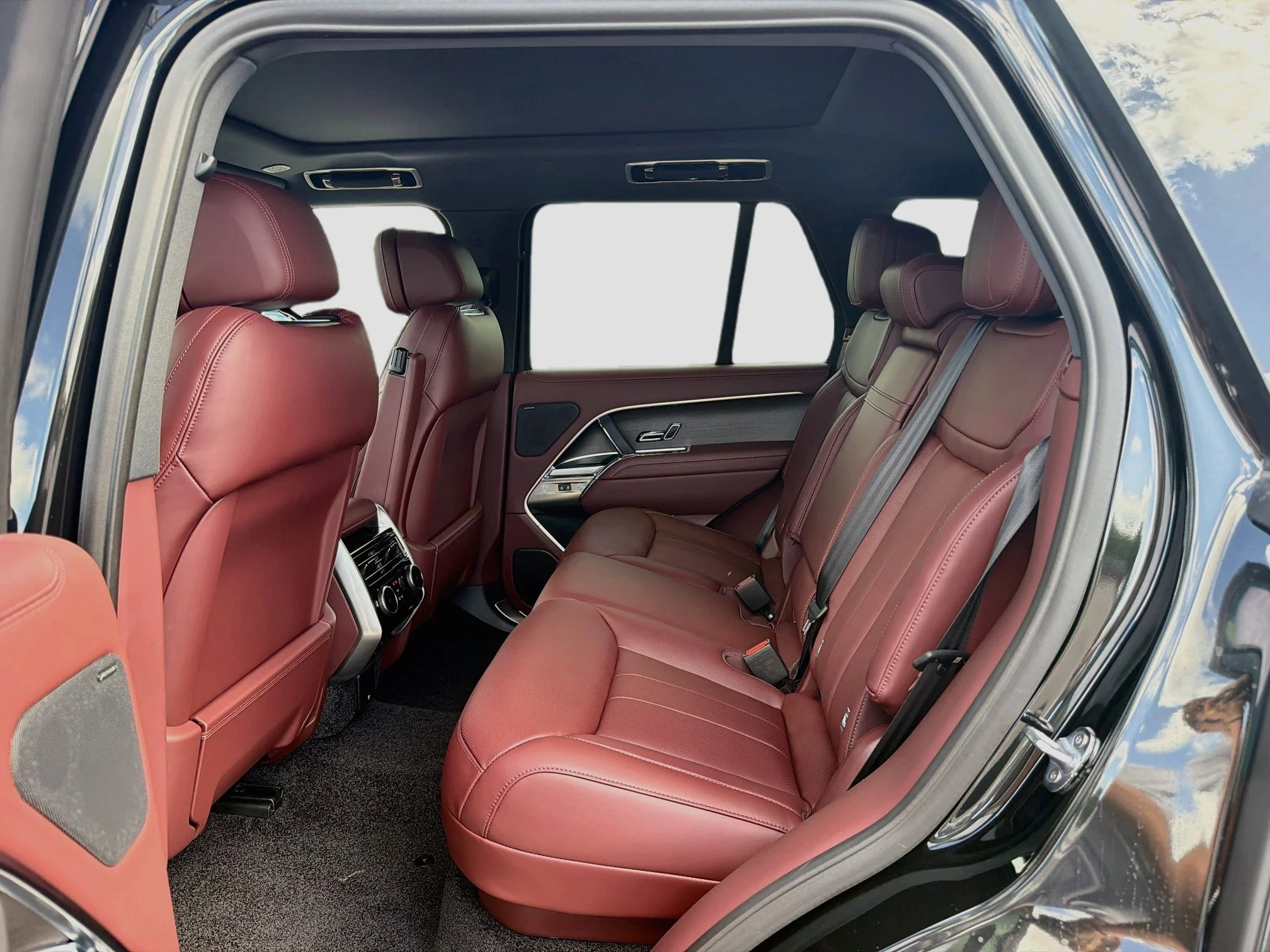 New 2026 Santorini Black Land Rover SE image 22