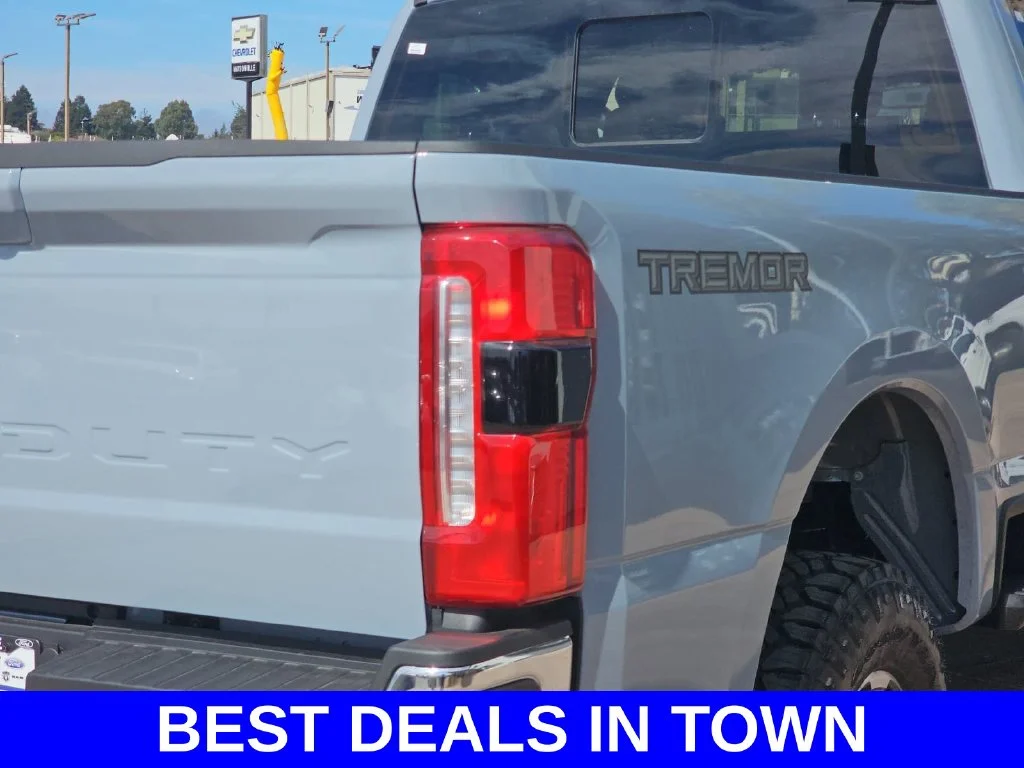 New 2026 Glacier Gray Metallic Tri-Coat Ford F-250® Lariat® image 40