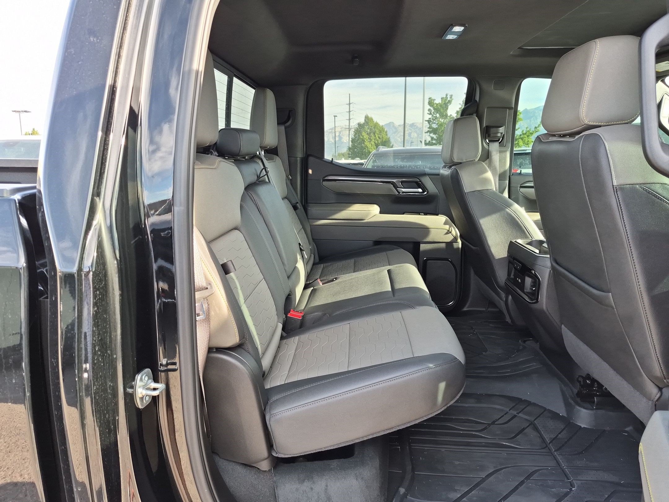Used 2025 Black Chevrolet ZR2 image 31