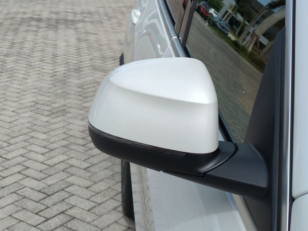New 2026 White Metallic BMW xDrive40i image 12