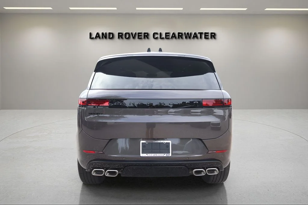 New 2026 Charente Grey Land Rover Dynamic SE image 4