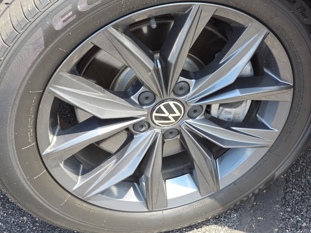 Used 2022 Red Volkswagen 2.0T SE image 18