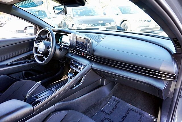 Used 2025 Gray Hyundai SEL Sport image 9