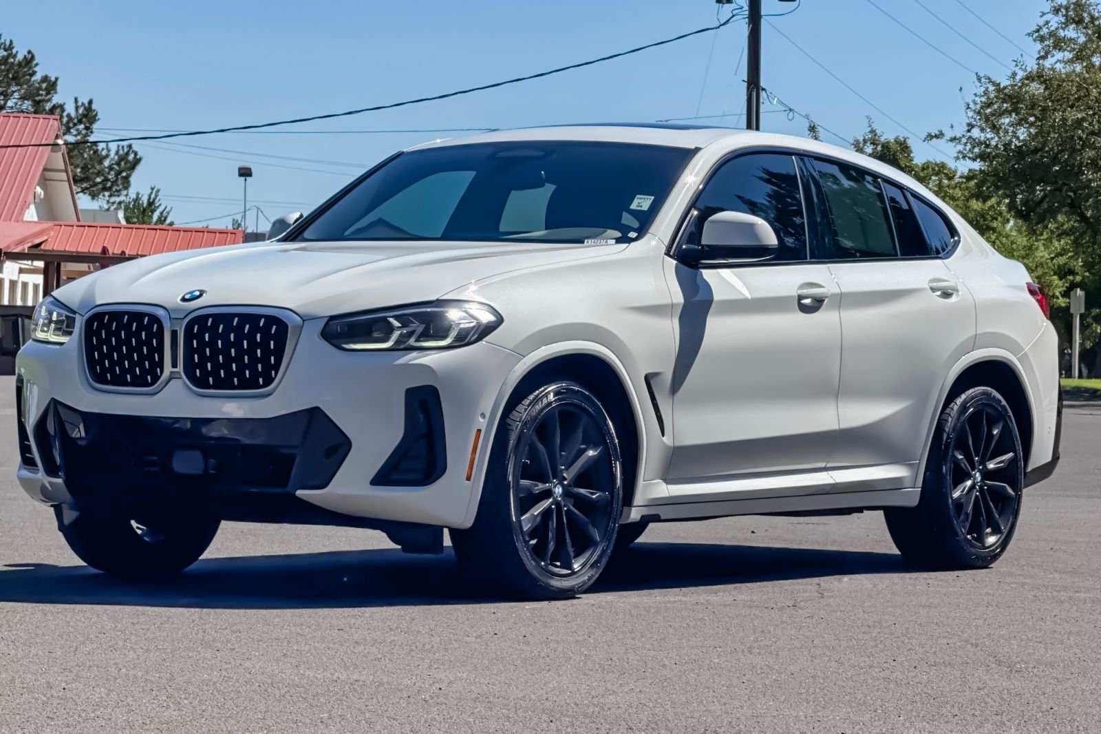 Used 2025 White BMW xDrive30i image 9