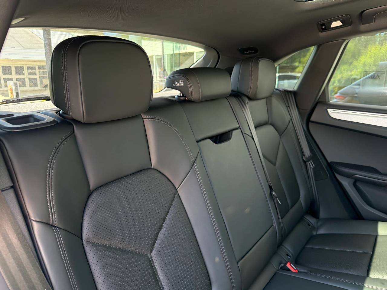 2026 Porsche Macan T - Photo 17