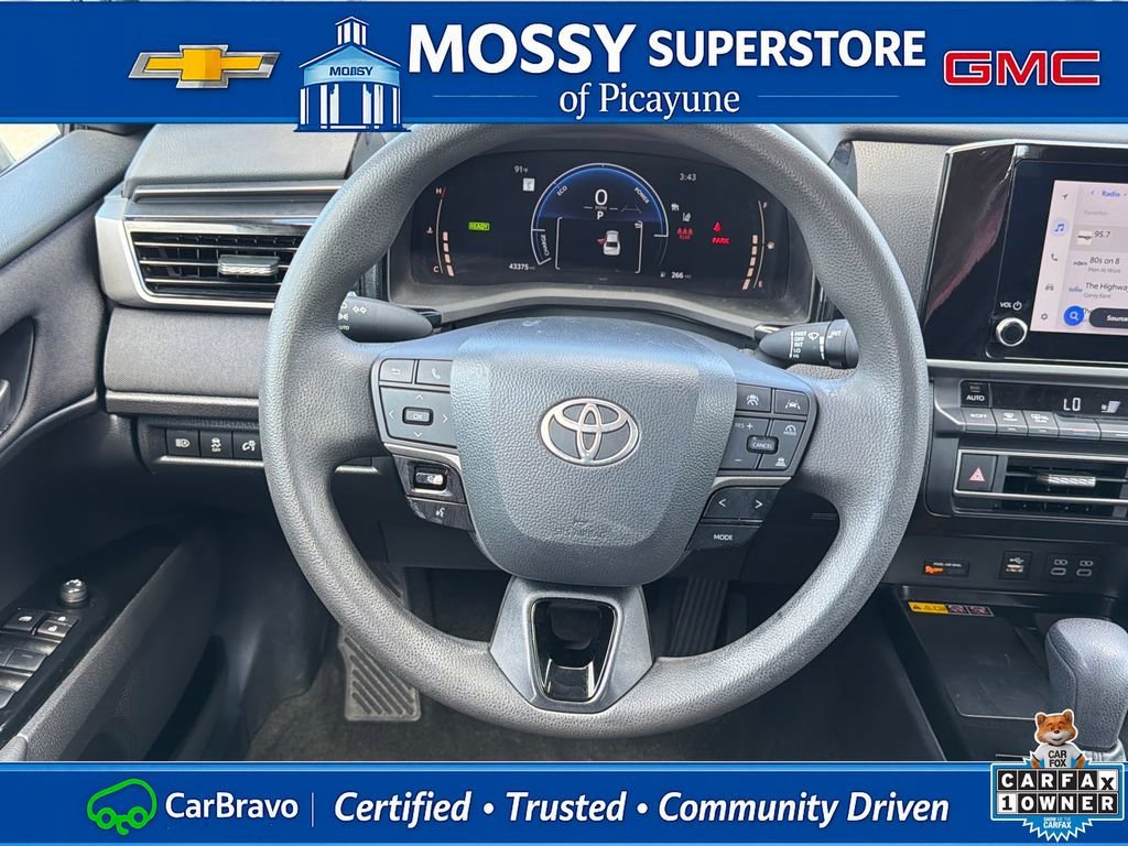 2025 Toyota Camry LE - Photo 15