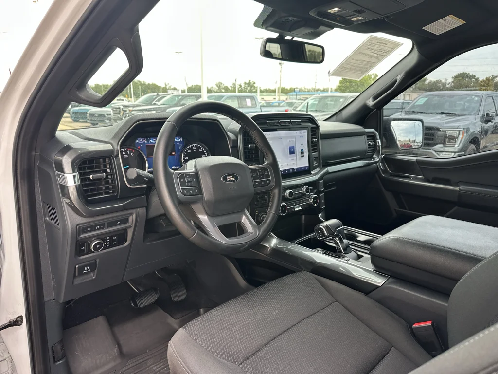 Used 2023 Oxford White Ford XLT image 2
