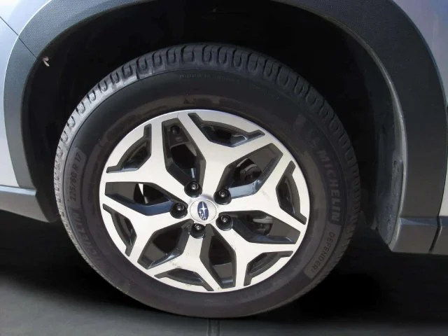 Used 2020 Ice Silver Metallic Subaru Premium image 5