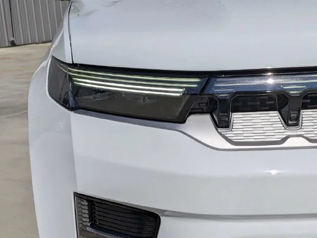 New 2027 White Jeep  image 9