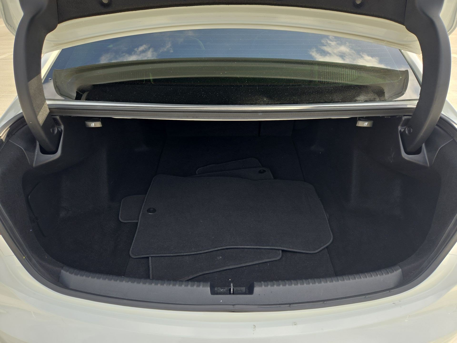 Used 2023 White Acura w/Technology Package image 30