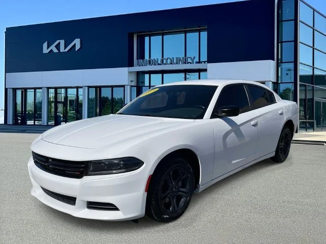Used 2023 White Dodge SXT image 3