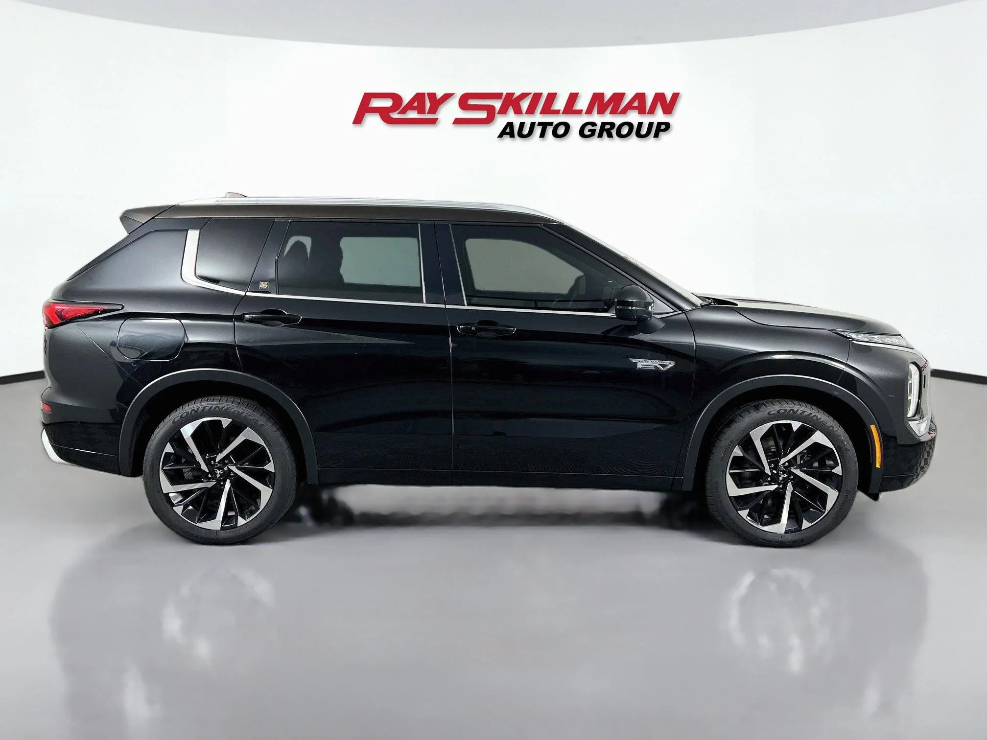 Used 2023 Black Mitsubishi SEL image 8