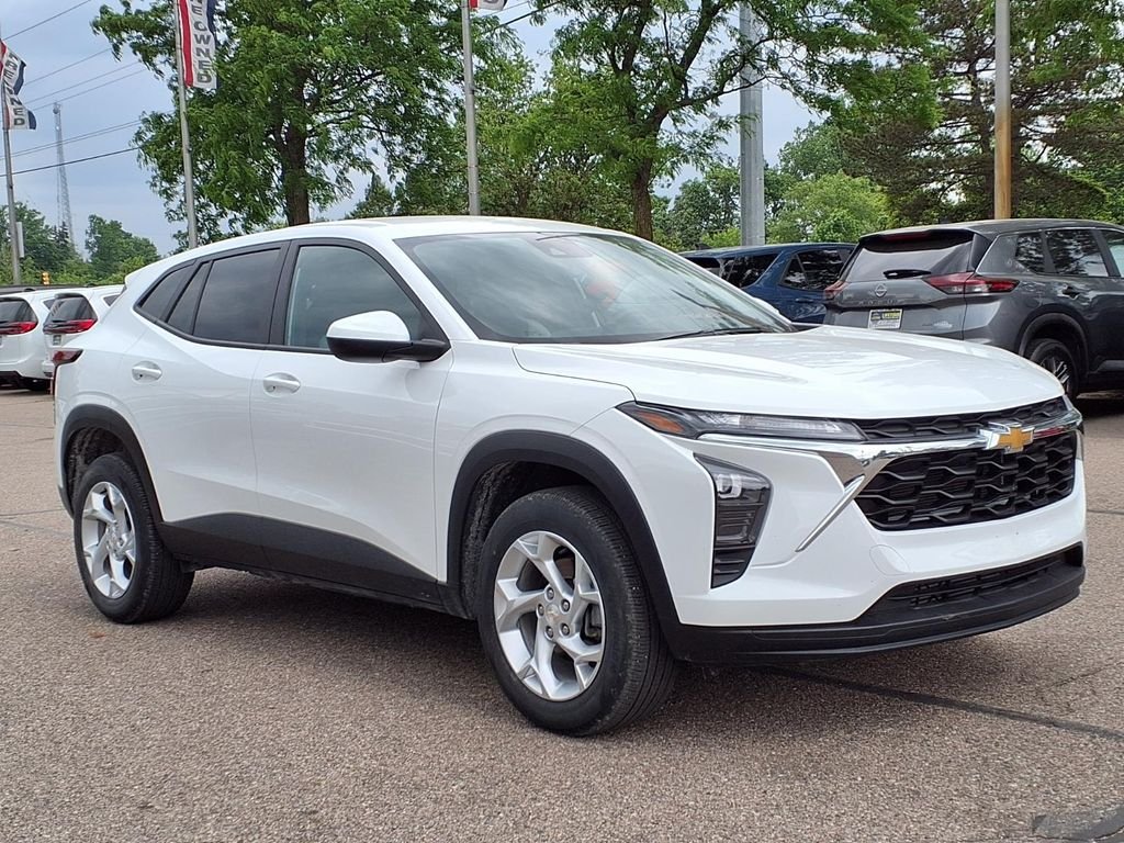 Used 2024 White Chevrolet LS image 3