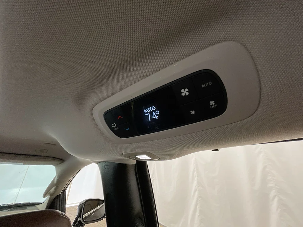 Used 2019 Brilliant Black Crystal Pearl Coat Chrysler Limited image 22