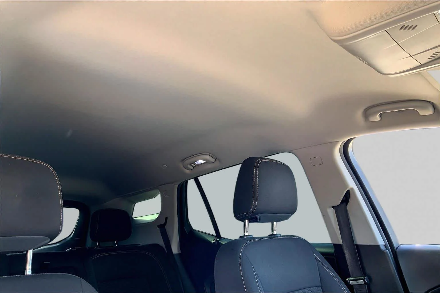 Used 2019 BLUE STEEL METALLIC GMC SLE image 14