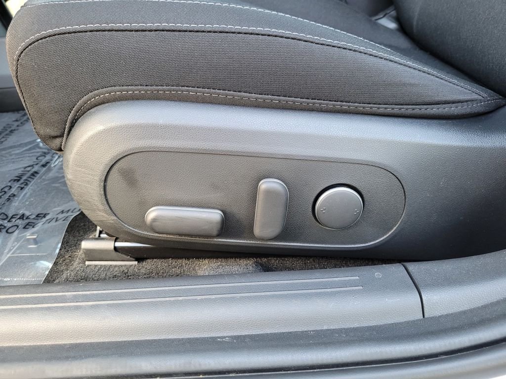 Used 2024 Silver Hyundai SE image 13