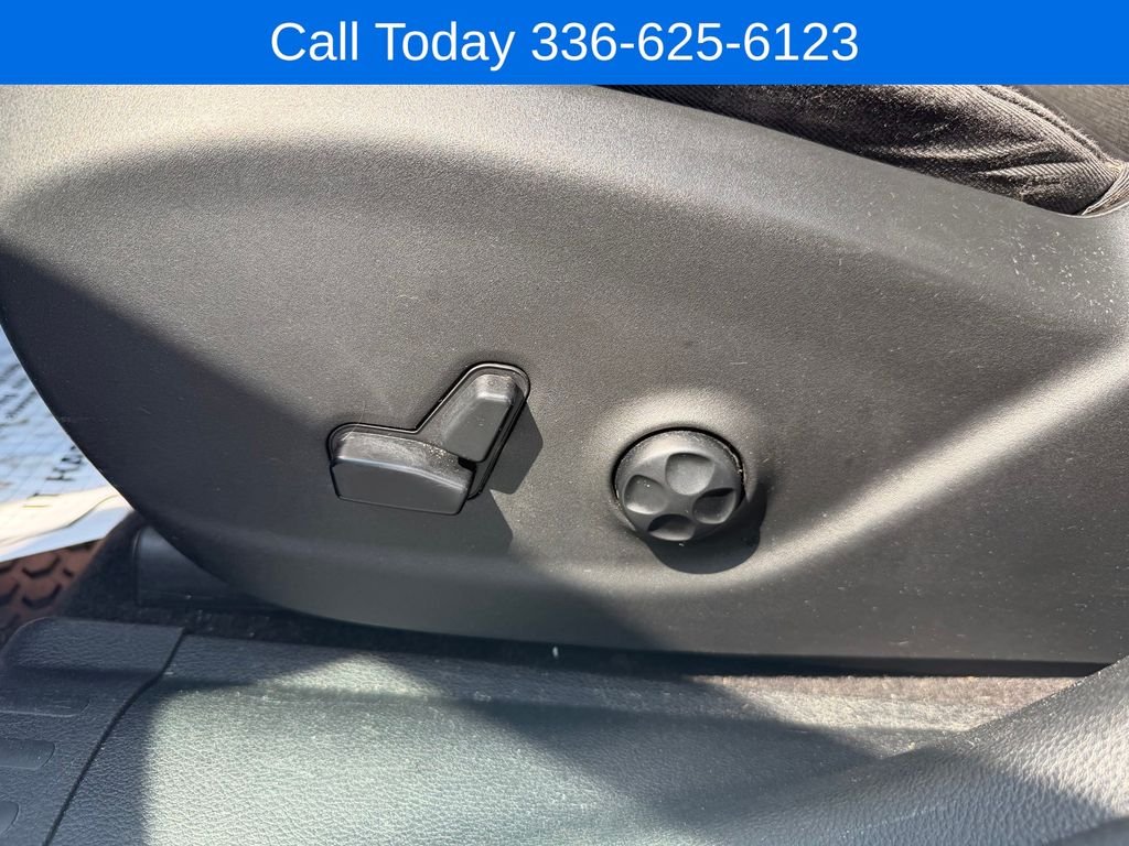 Used 2020 White Jeep Latitude Plus image 13