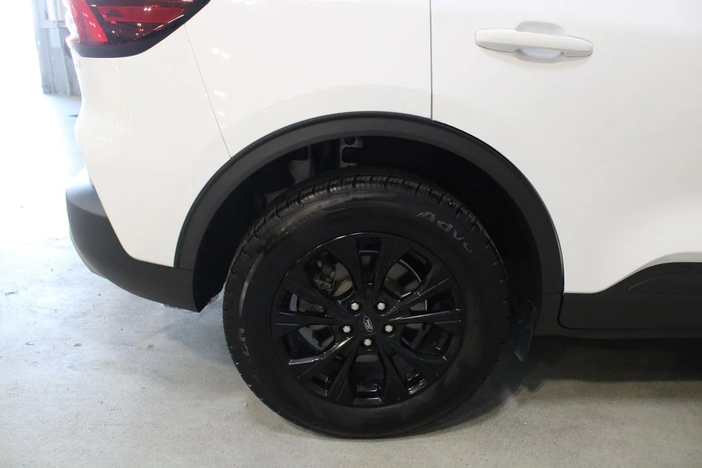 Used 2023 White Ford Active image 25