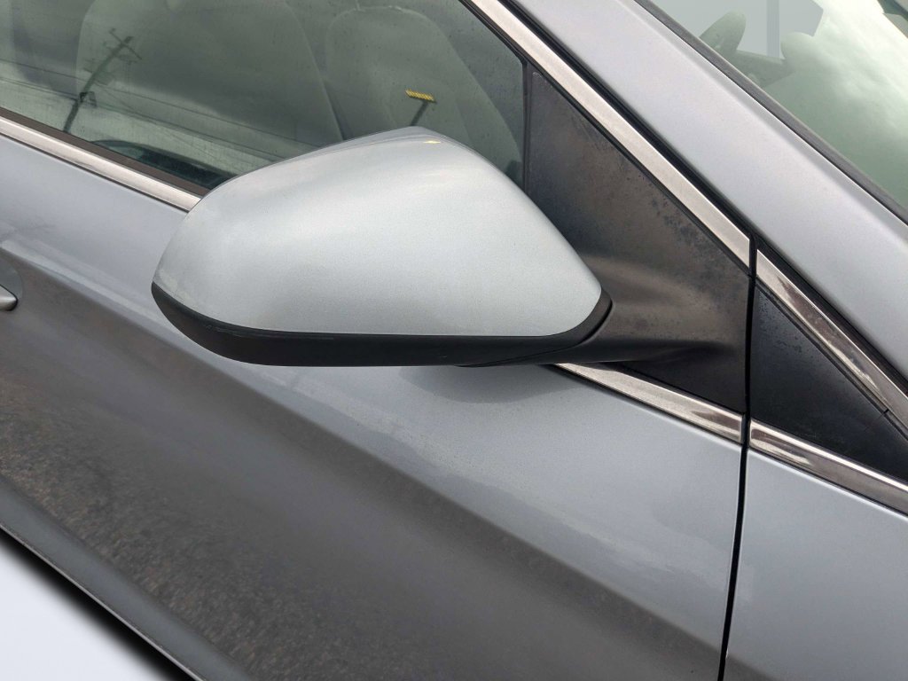 Used 2015 Gray Hyundai SE image 15
