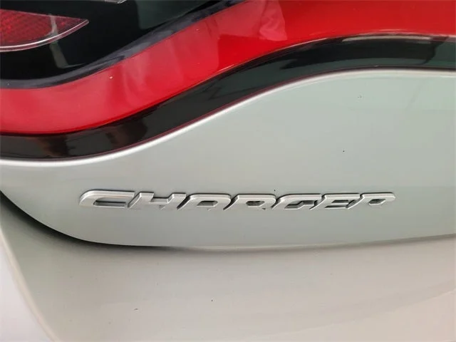 2022 Dodge Charger SXT - Photo 11