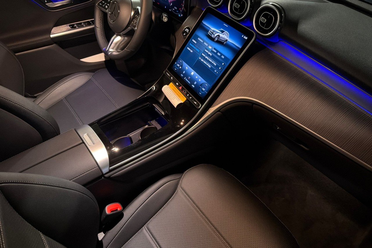 New 2027 Graphite Grey Metallic Mercedes-Benz GLC 300 SUV image 15