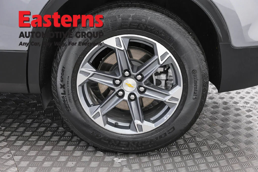 Used 2025 Gray Chevrolet LT image 34