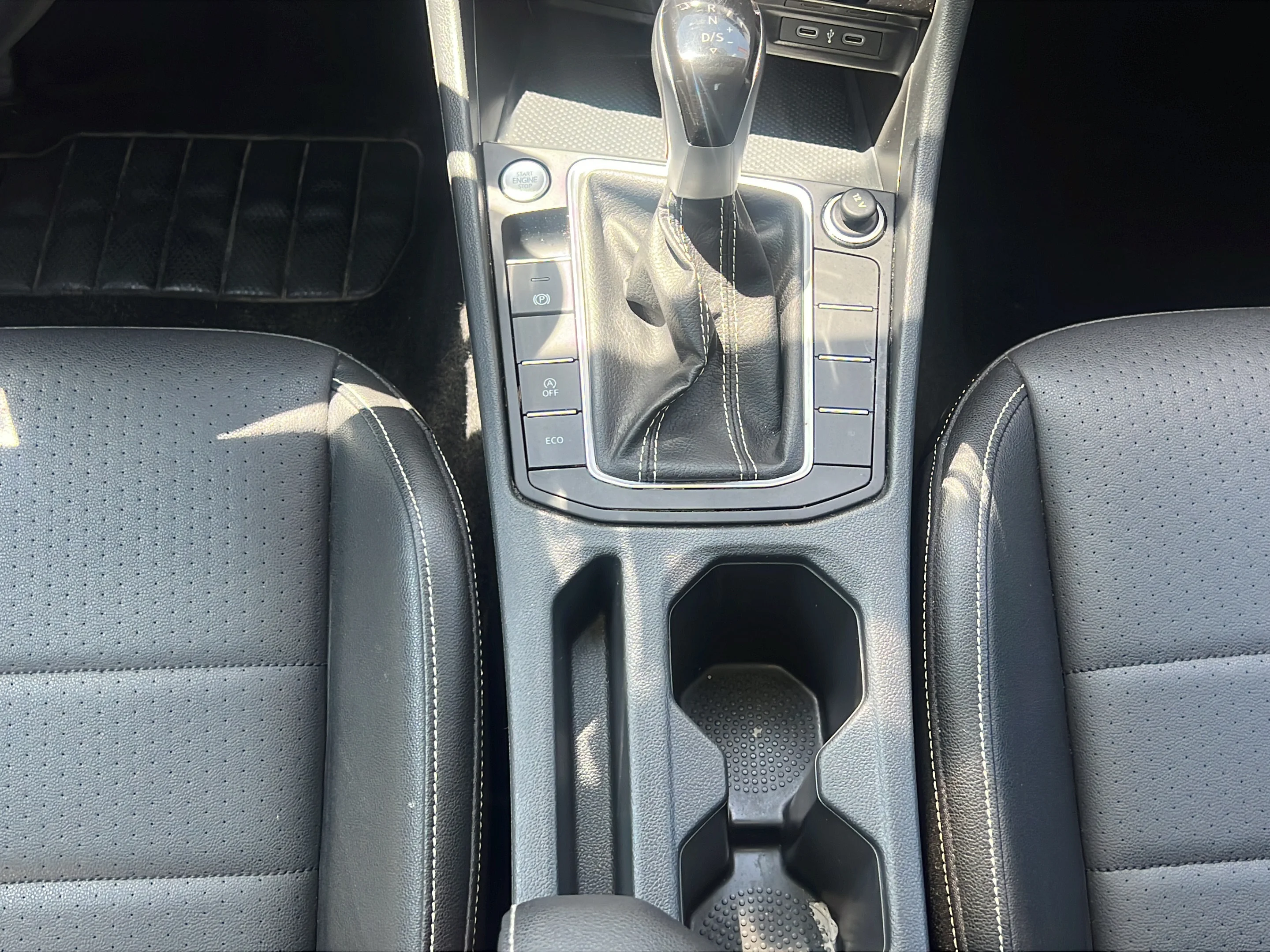Used 2024 Platinum Gray Metallic Volkswagen SE image 15