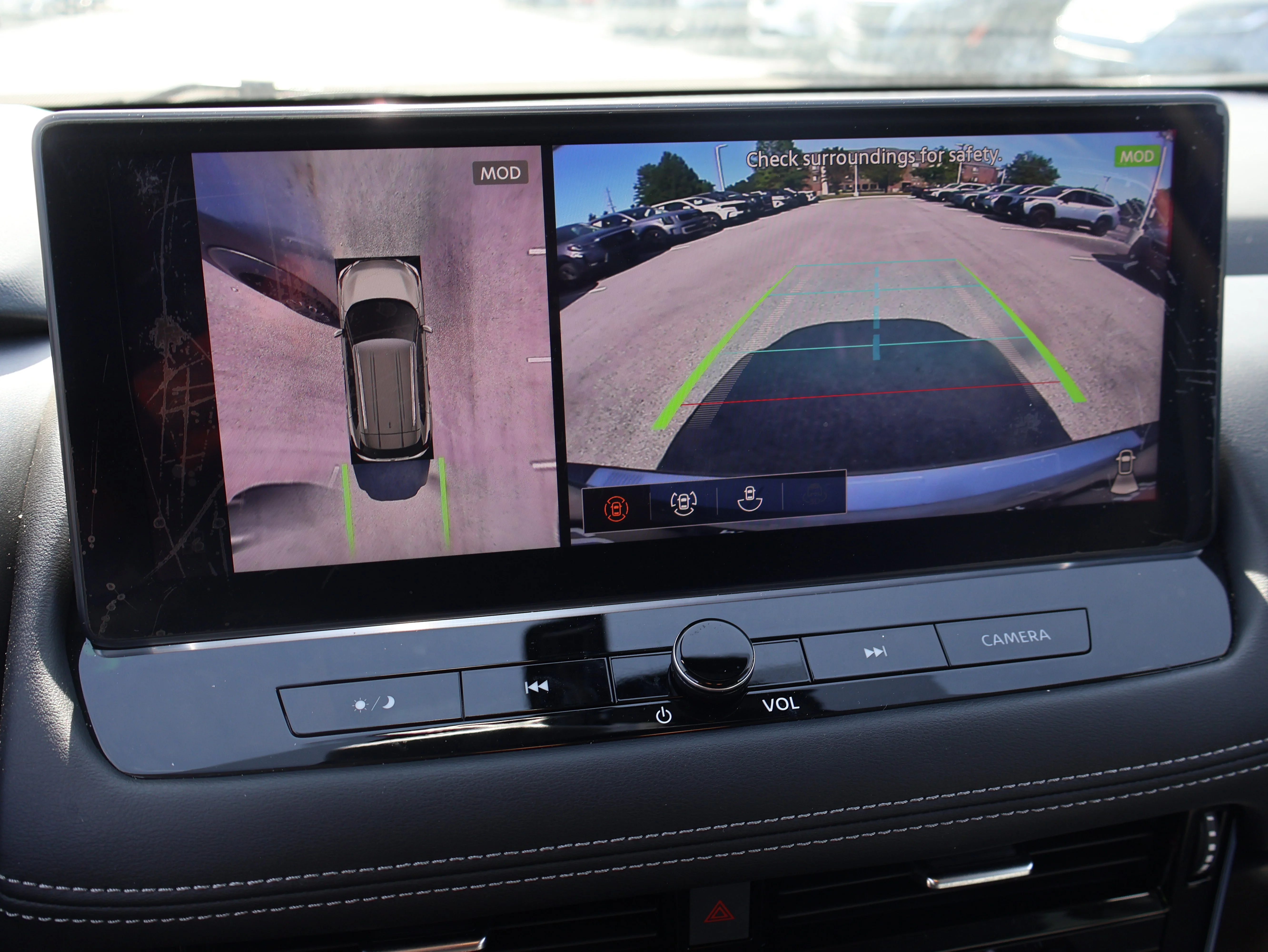 Used 2025 Gun Metallic Nissan SL image 25