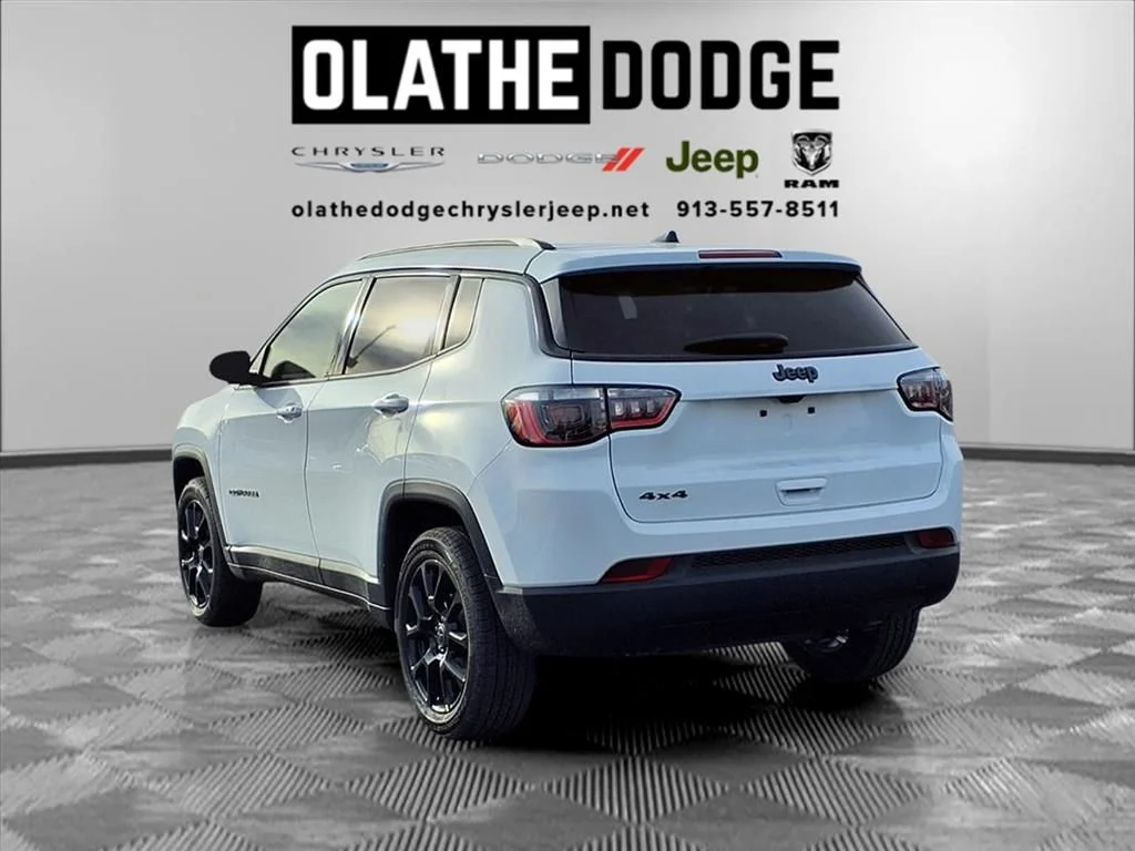 New 2026 Bright White Clear-Coat Exterior Paint Jeep Latitude image 3