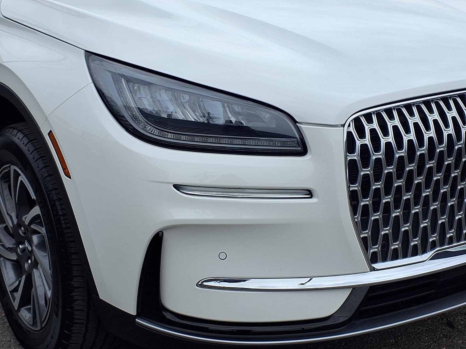 Certified Used 2023 Pristine White Lincoln Standard image 30